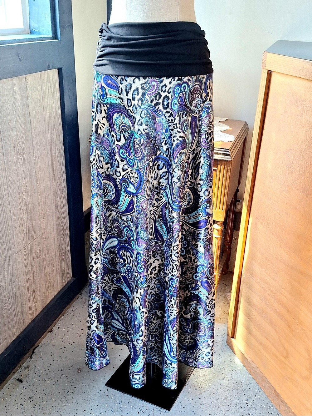 Body Central Paisley & Leopard Print Satin Maxi Skirt,Size Large Style#HS73001-L